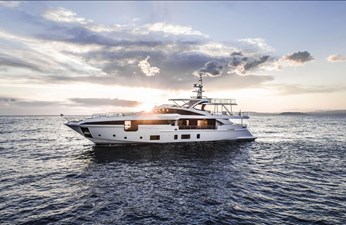 MISS M 0 AZIMUT GRANDE 35 METRI