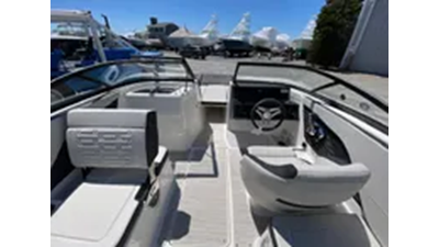 2024 Sea Ray SPX 210 OB 6 