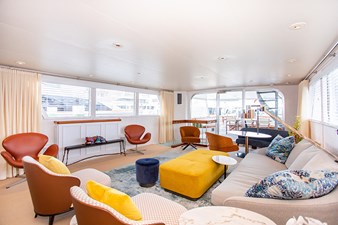 SOVEREIGN 19 Salon Facing Aft
