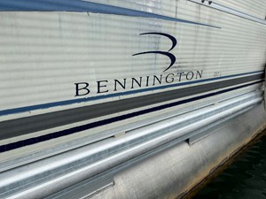 02 Bennington 257L Pontoon NLSQ 70 