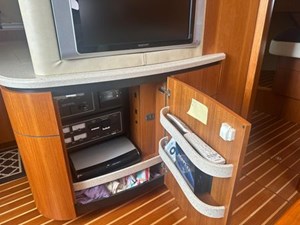 2007 Tiara Yachts 4300 Sovran 33 