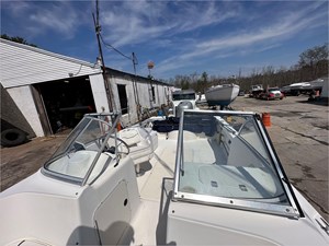 2001 Sea Hunt Escape 200 23 