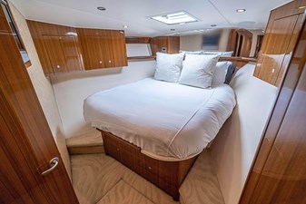Knot Racing 32 74-2007-Viking-Enclosed-Bridge-32