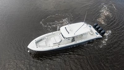 2018 Everglades 435 Center Console 11 