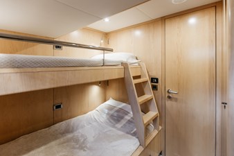 BERING 92 PAPILLON 44 Crew_7