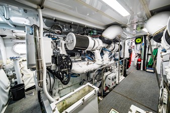 LONE STAR 95 Stbd Engine