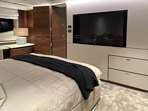 Princess X80 (X80034) 22 Master stateroom