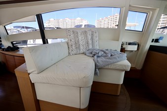 My Way 24 72 PERSHING 2009 HELM SOFA