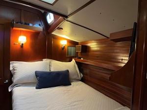 BACCARA 6 50' Hinckley Sou'wester 1977 (BACCARA) Owner's Stateroom
