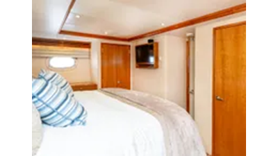 2007 Hatteras 64 Motor Yacht  31 