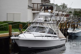 IT'S A WRAP 60 Bow view dockside