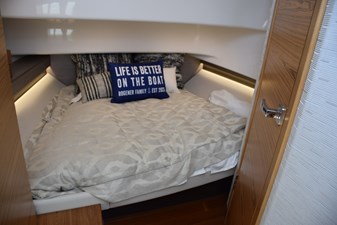 ERIKA RAY 39 Double berth in cabin, head door starboard 