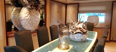 ANNA J 4 Dining Area