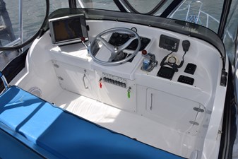RAMPAGE 11 Helm with bench seating