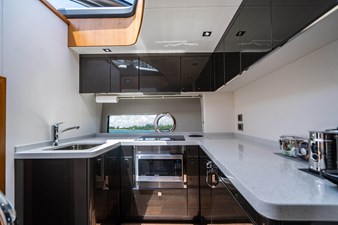 - 66 67_2019 57ft Sunseeker Predator