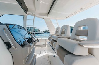 Boston Whaler 420 Outrage 34 