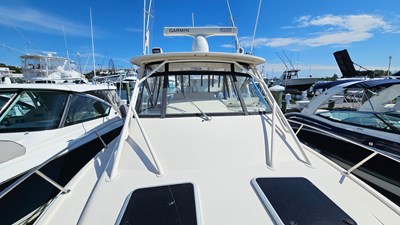 2016 Grady-White Express 330 54 