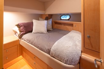 SEA SPUR 27 Port Side Guest Stateroom