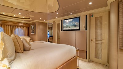 I Love This Boat 29 On Deck master cabin 2
