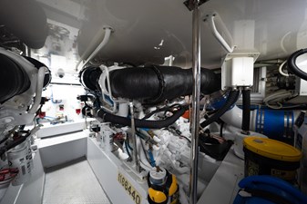 VENTURA 80 C32 HEUI Starboard Side  