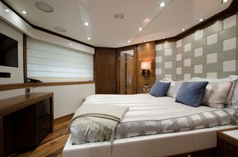 - 15 115-2015-Sunseeker-Sport-Yacht-16