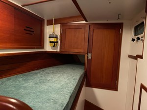 TRILLIUM 10 Walk-In Aft Quarter Berth