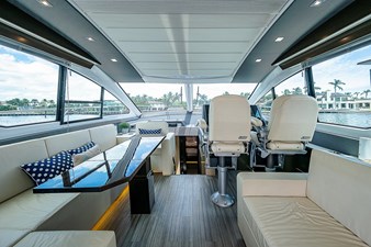 2017 Cruisers Yachts 60 Cantius 32 