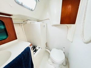 2000 Beneteau 311 14 