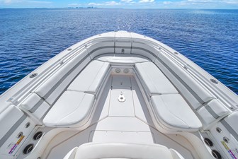 Intrepid 327 Center Console 37 32' Intrepid -14