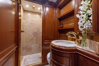 NAMASTE 13 Main Deck Master Ensuite