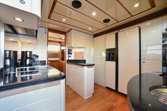 FERRETTI 881 21 