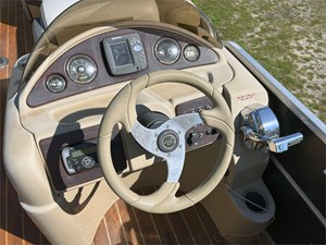 25' South Bay 2013 524 E 12 