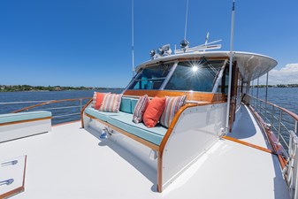 ABSOLUTE 34 Foredeck