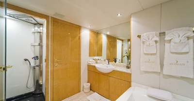 Moonraker 21 Moonraker Bath 