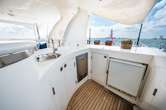 SOUTHERN BELLE 57 Flybridge Bar