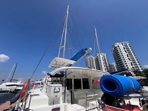 Gracefully 5 2013 Lagoon 400 S2 For Sale Helm Station