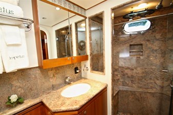 Impetus 30 Starboard Queen Head
