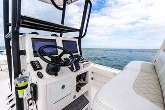 28' Caymas 281HB Center Console 44 