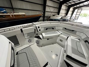 2024 Blackfin 302CC 40 