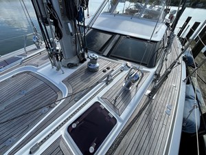 WEATHERLY 22 Port side electric halyard winch