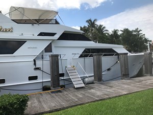 MON SHERI  48 Side Deck Entrance