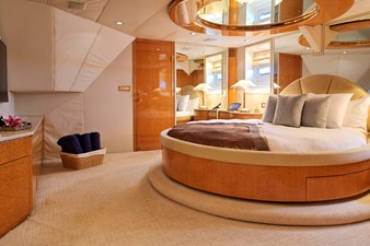 Moonraker 15 Moonraker Master Stateroom