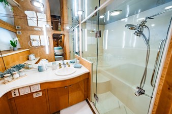 LONE STAR 39 Port Fwd Cabin Head