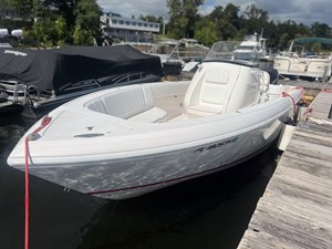 2010 Intrepid 245 Center Console 16 