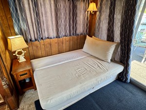 77 Sumerset 14 x 58 Aluminum Hull with Catwalks 25 