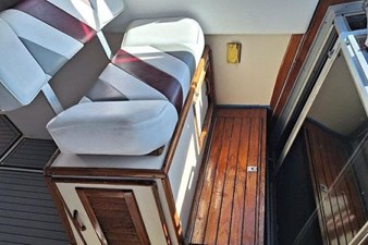 1985 Sea Ray 390 Express Cruiser 15 16
