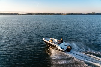 Bayliner M15  8 