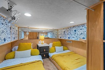 2000 Sumerset House Boat 23 