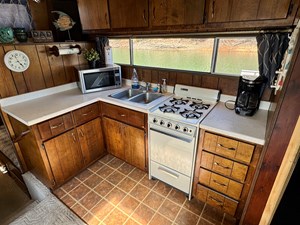 77 Sumerset 14 x 58 Aluminum Hull with Catwalks 31 