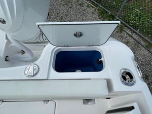 2023 Everglades 235CC 31 